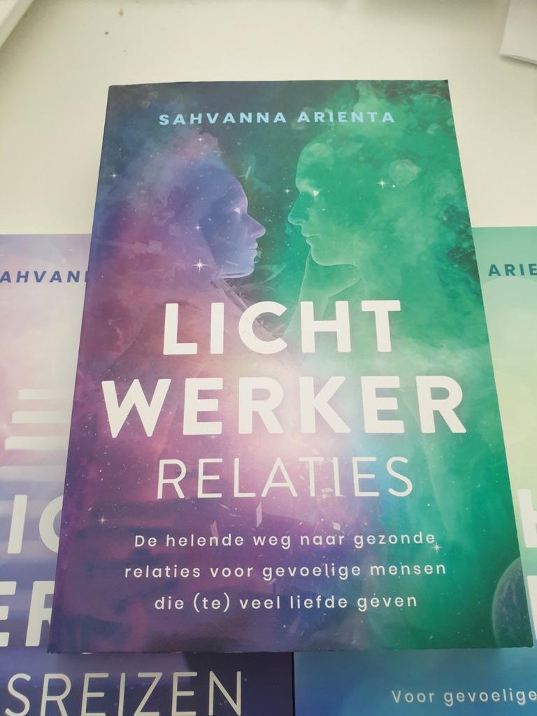 Sahvanna Arienta - Lichtwerker relaties, Ophalen of Verzenden, Zo goed als nieuw, Sahvanna Arienta