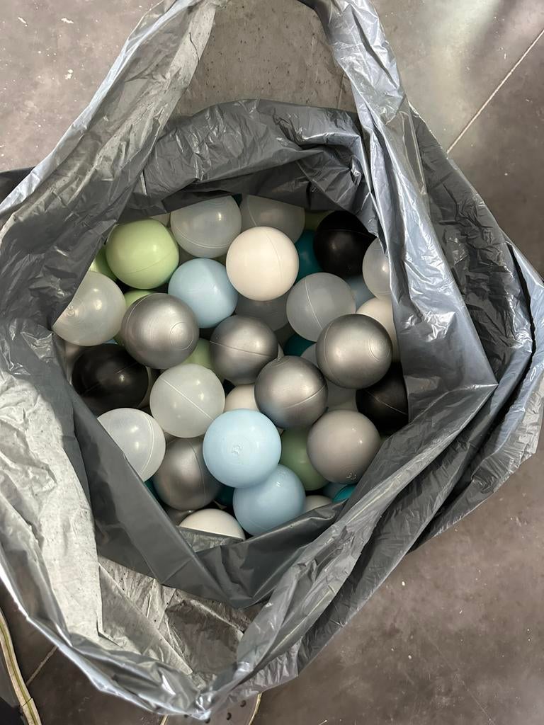 Plastic ballen 4 kleuren, meer dan 190 stuks, Enlèvement, Comme neuf