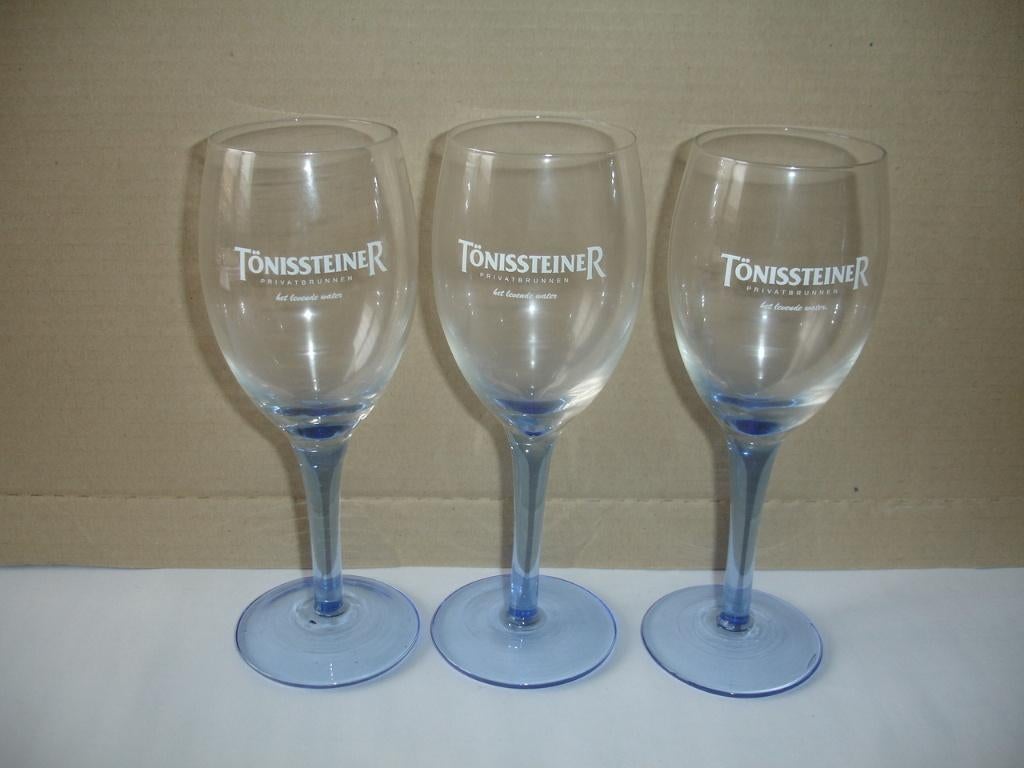 6 glazen Tönissteiner met blauwe voet voor € 3,00, Ophalen of Verzenden, Nieuw, Frisdrankglas