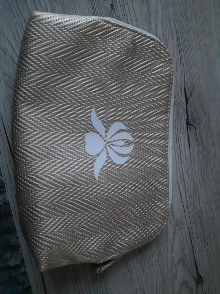 Klein toilettasje, Ophalen