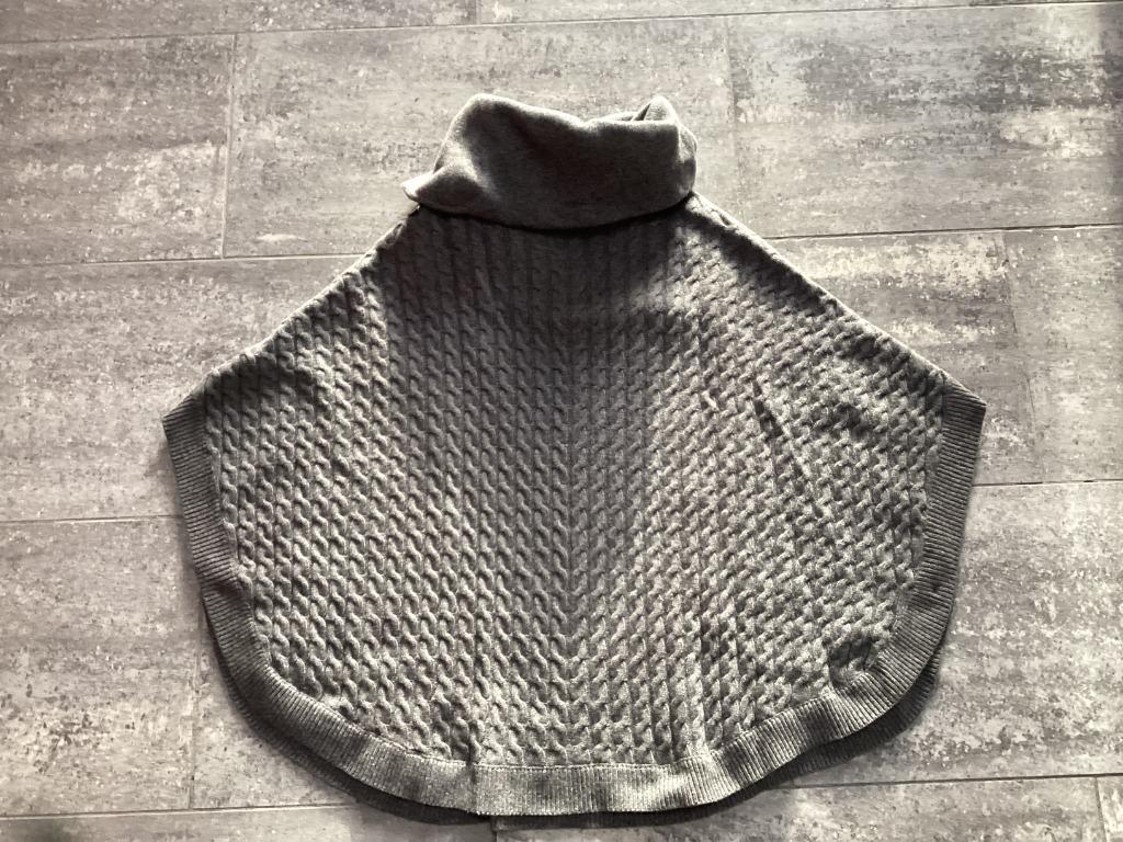 Poncho Massimo Dutti gris, Vêtements | Femmes, Pulls & Gilets, Taille 42/44 (L), Gris, Comme neuf, Enlèvement ou Envoi