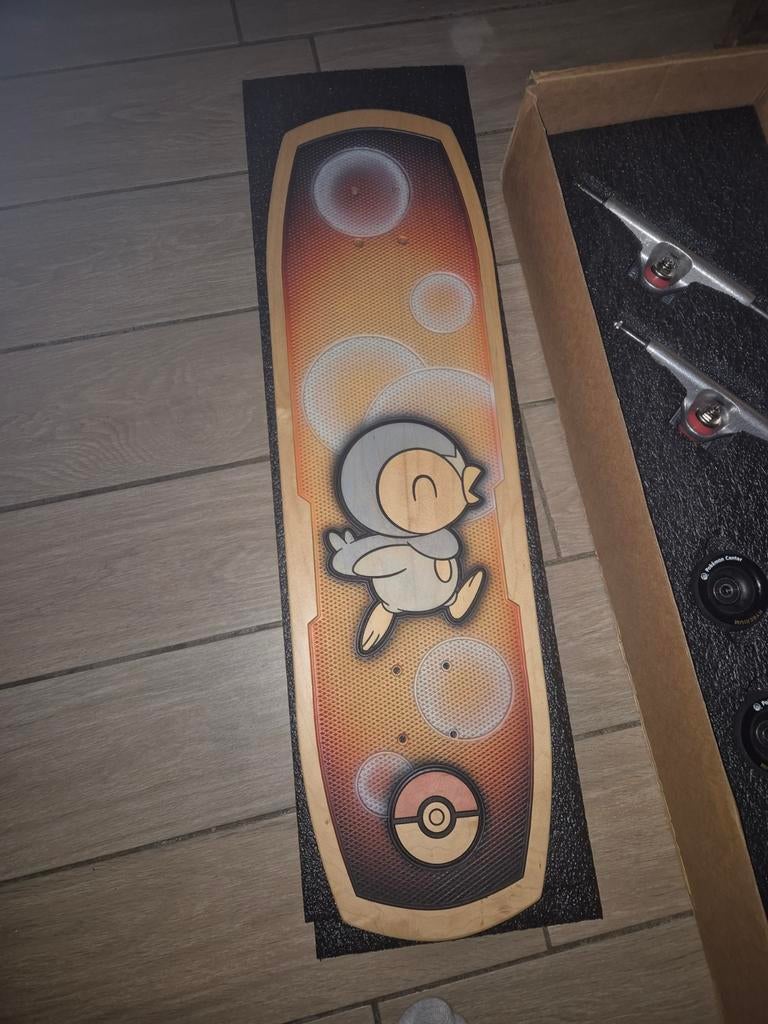 Pokémon Center  Bear Walker: Piplup Skateboard, Ophalen of Verzenden