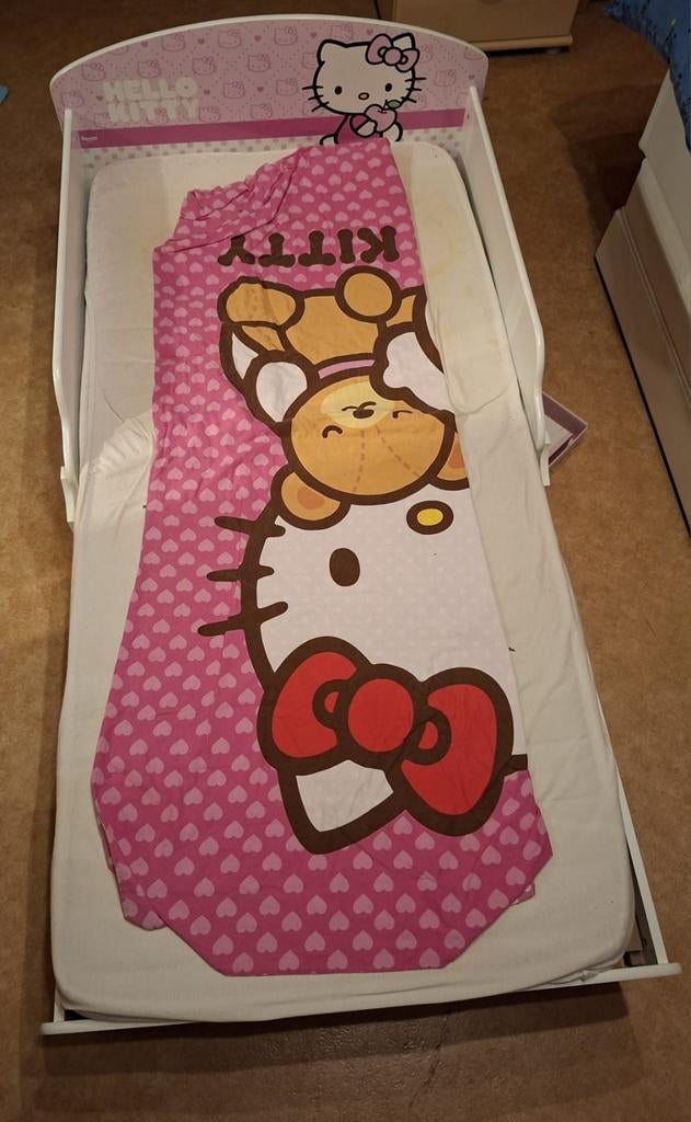 Hello kitty bed+toebehoren, Ophalen, Zo goed als nieuw