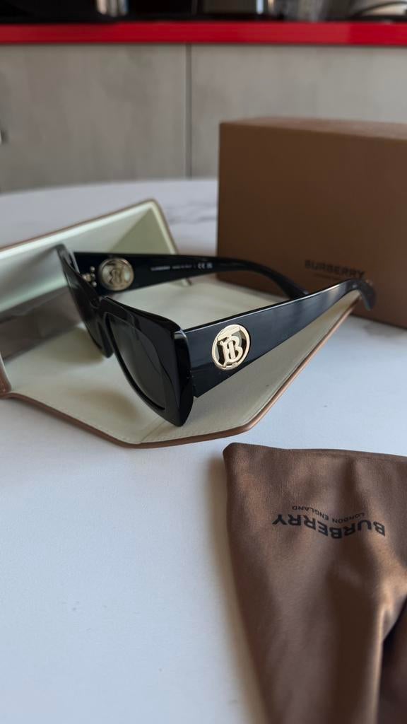 zonnebril zwart burberry niuwe, Ophalen of Verzenden, Zo goed als nieuw, Zwart, Zonnebril