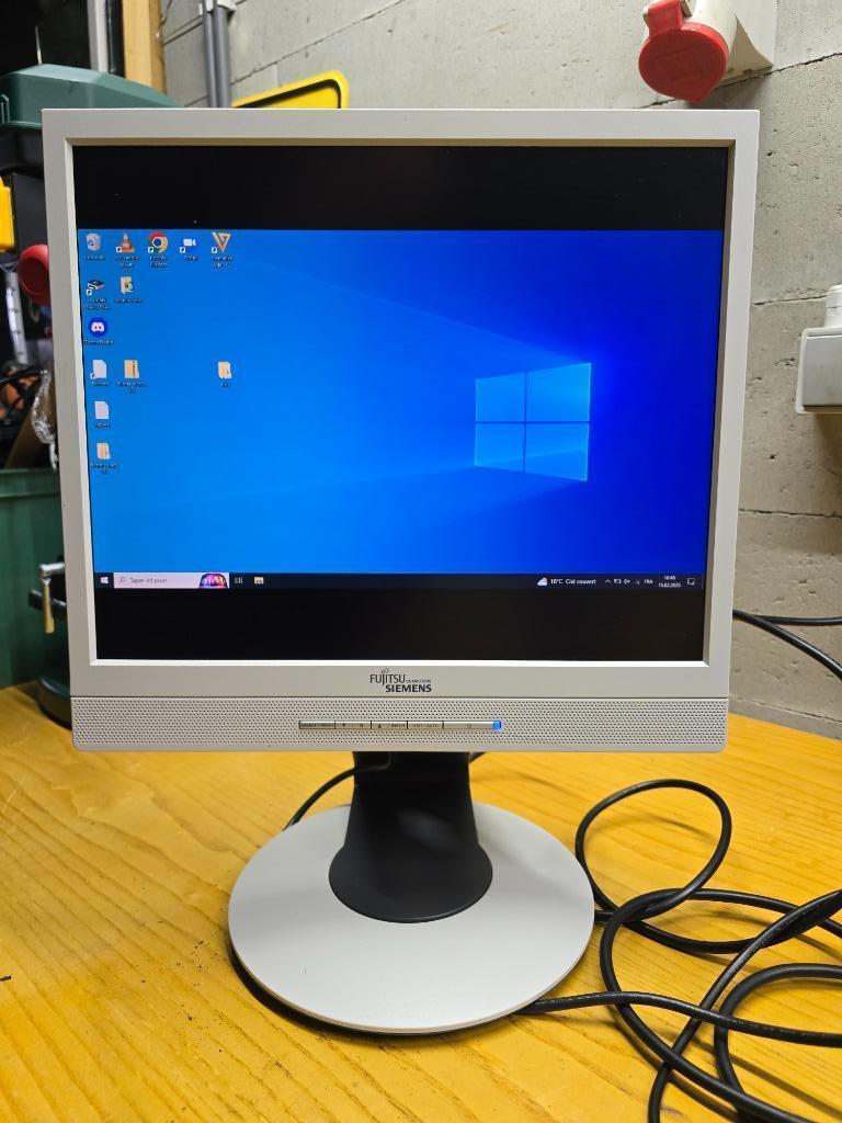 Ecran Fujitsu P17-2 - GV78, Computers en Software, Monitoren, Gebruikt, DVI, VGA, Ingebouwde speakers, Ophalen of Verzenden