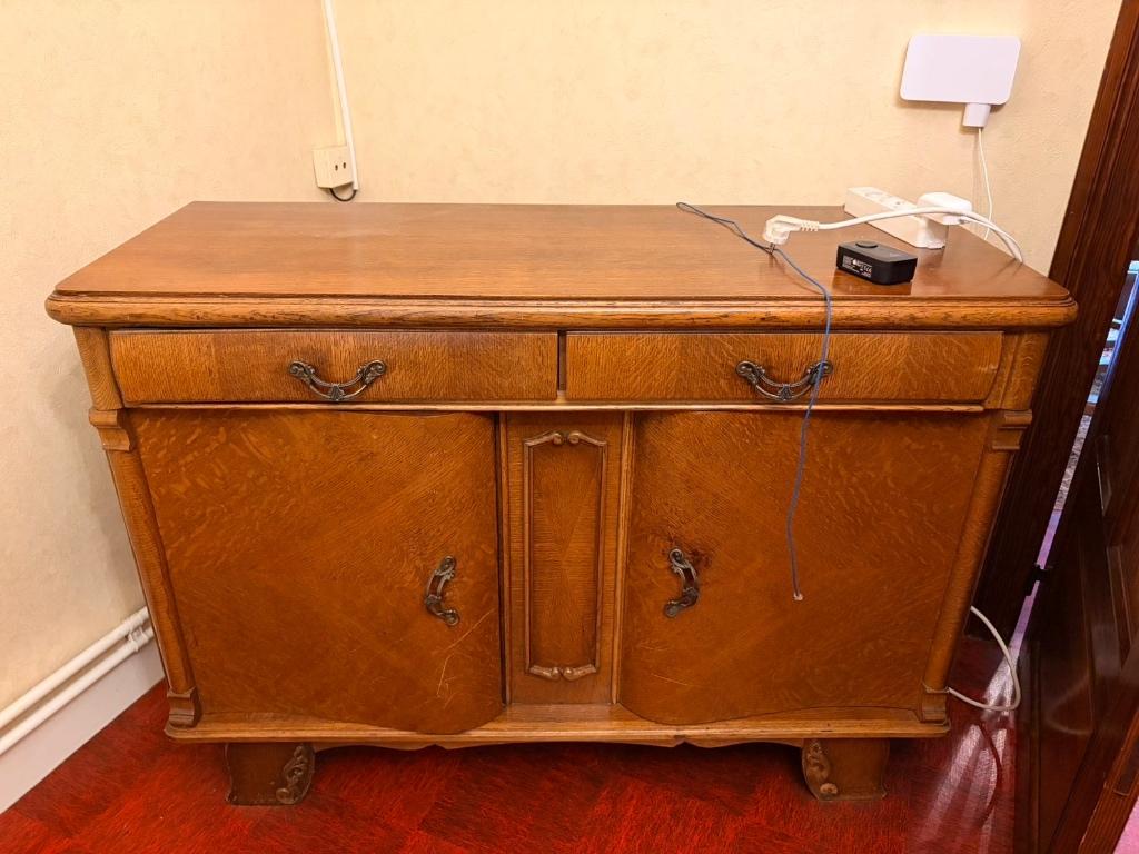 Buffet bas en chêne massif, Enlèvement, Comme neuf, Chêne, Avec tiroir(s)