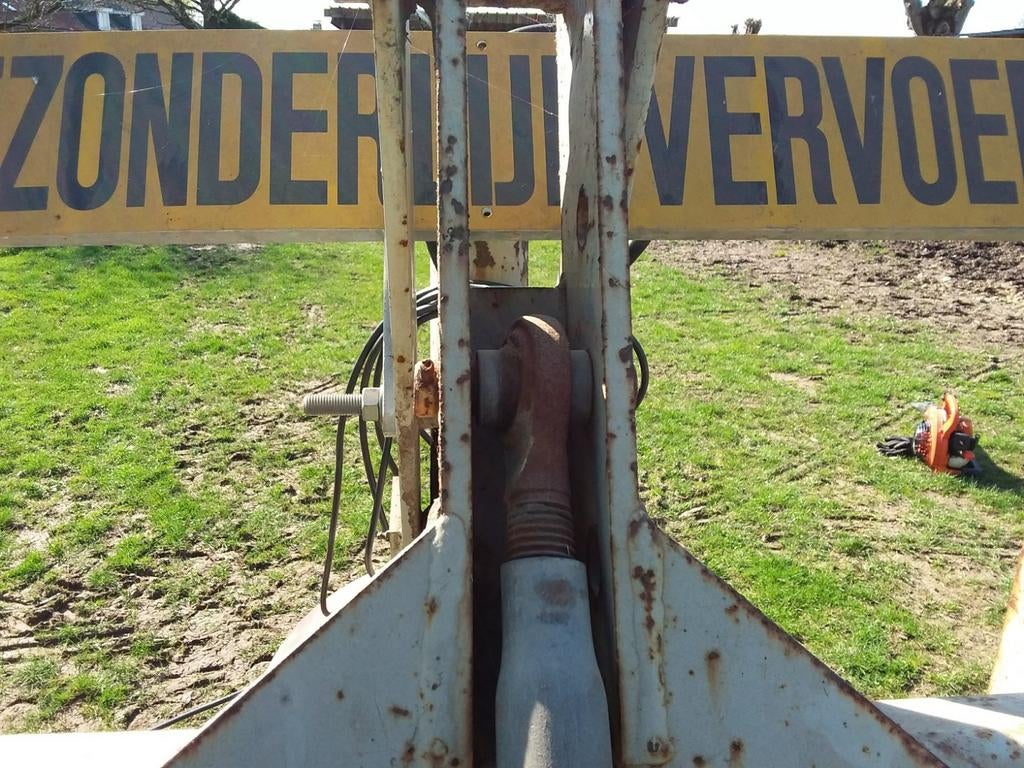 Herse rotative avec élévateur hydrologique, Articles professionnels, Enlèvement