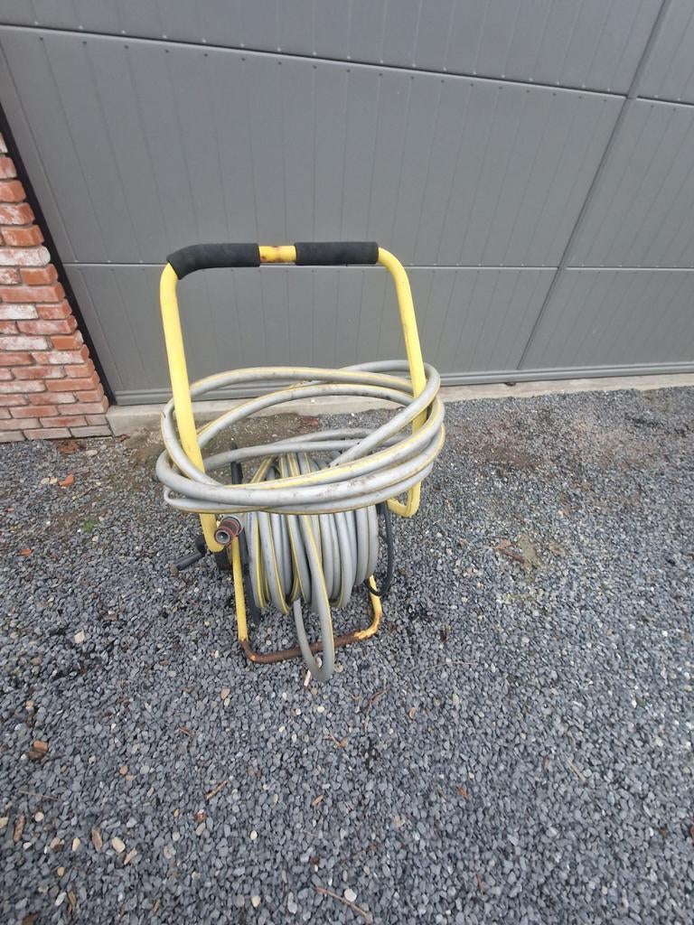 Tuyau d'arrosage et enrouleur de tuyau d'arrosage. +- 30 m d, Jardin & Terrasse, Enlèvement, Tuyau d'arrosage