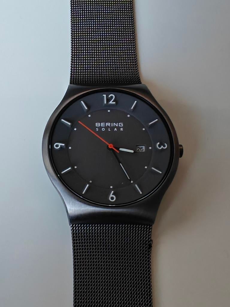 Montre élégante Bering Solar gris foncé, Montre-bracelet, Autres marques, Enlèvement ou Envoi, Acier