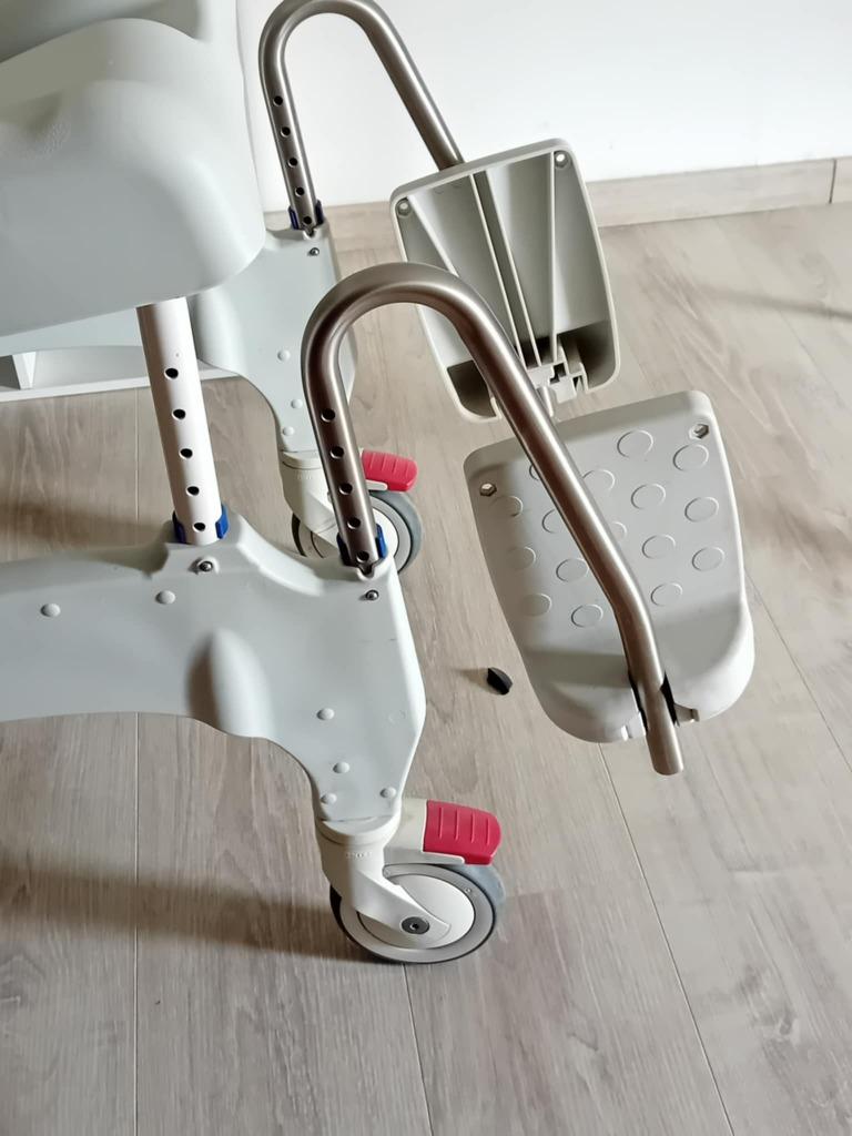 chaise douche, Diversen, Verpleegmiddelen, Zo goed als nieuw, Ophalen