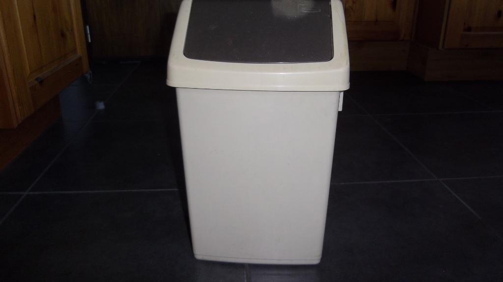 poubelle, Enlèvement ou Envoi, Utilisé, Synthétique