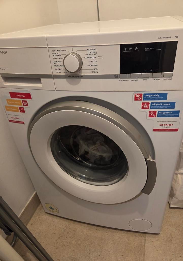 Machine à laver Sharp utilisée sporadiquement pour 7 kg de l, Electroménager, 1200 à 1600 tours, 6 à 8 kg, Programme lavage à la main