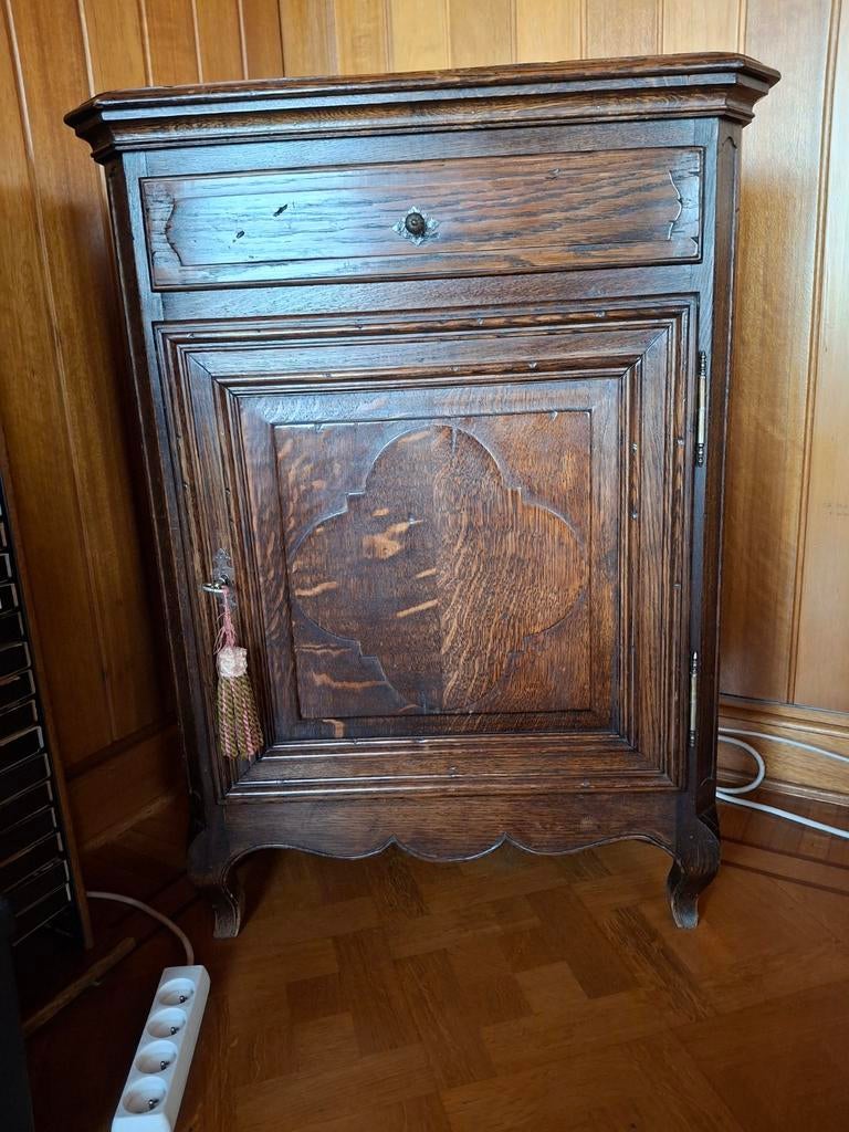 Petit meuble en chêne., Enlèvement