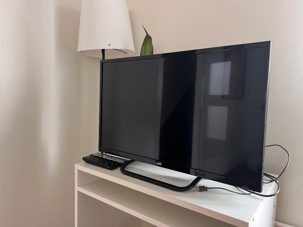 LED TV - 71 cm - zo goed als nieuw, Audio, Tv en Foto, Televisies, LED, 50 Hz, Zo goed als nieuw, Ophalen