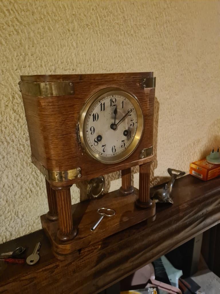 vieille horloge mécanique avec clé qui fonction faire offre, Antiquités & Art