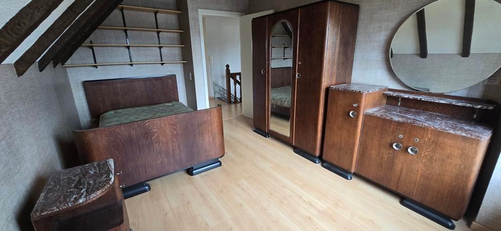 Antieke slaapkamer, Ophalen