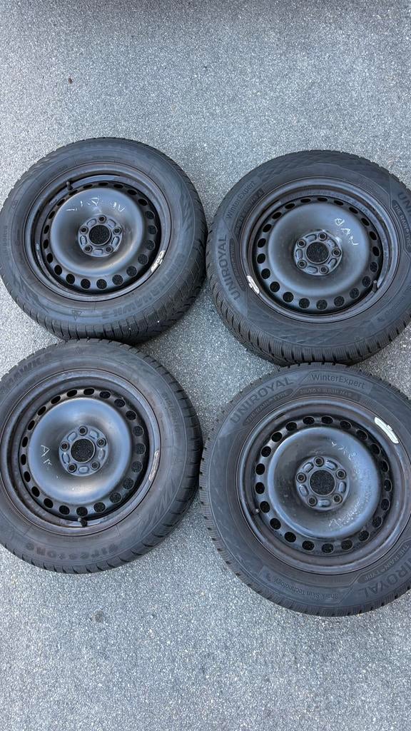 4 Pneus hiver avec jantes 215/55/16, Autos : Divers, Enjoliveurs, Utilisé, Enlèvement