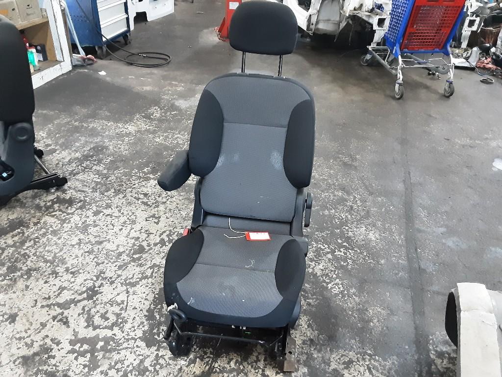 SIEGE AVANT GAUCHE ( CONDUCTEUR ) Citroën Berlingo, Autos : Pièces & Accessoires, Citroën, Mevr. I. Hauben, Utilisé, Rue de l'Espoir 34 34
4030  GRIVEGNÉE, BE