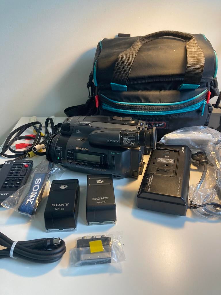 Caméra vidéo Sony Handycam Vision Hi8 CCD TR2000E, TV, Hi-fi & Vidéo, Caméscopes analogiques, Enlèvement ou Envoi, Hi 8, Caméra
