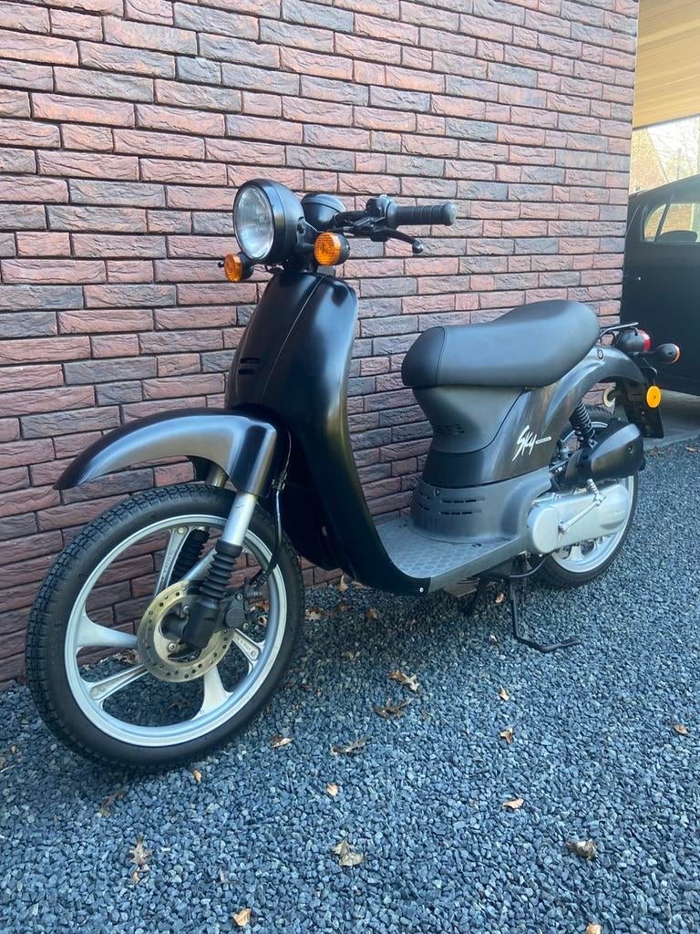 Honda sky 50cc, Fietsen en Brommers, Ophalen, Klasse A (25 km/u), Zo goed als nieuw, 50 cc