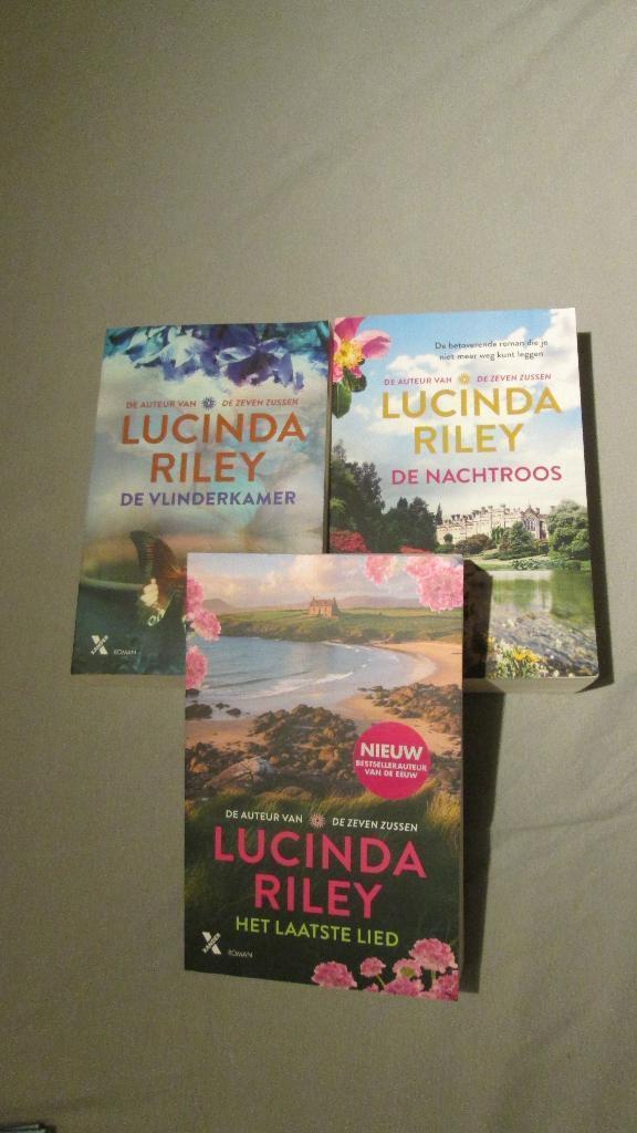 Bundel Lucinda Riley met Het laatste lied, Ophalen, Zo goed als nieuw, Lucinda Riley