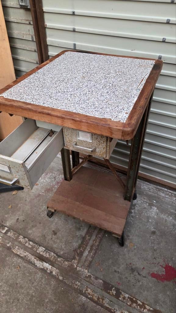 Metalen Werktafel kast, Ophalen