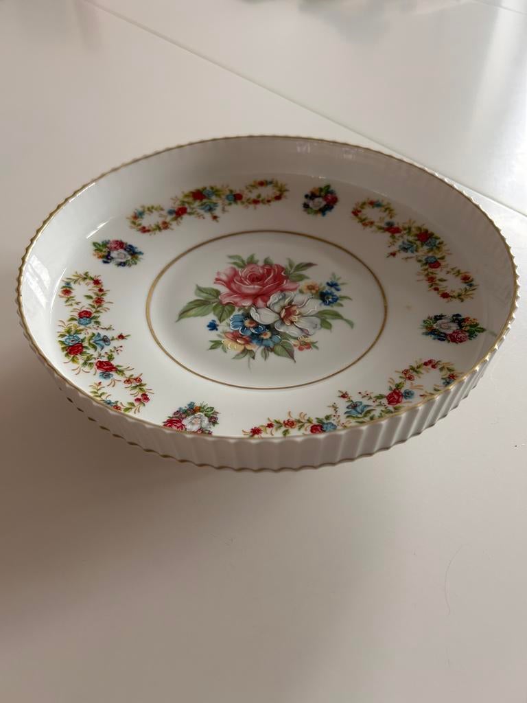Plat ancien Limoges peint main avec monture dorée–porcelaine, Antiquités & Art, Enlèvement ou Envoi