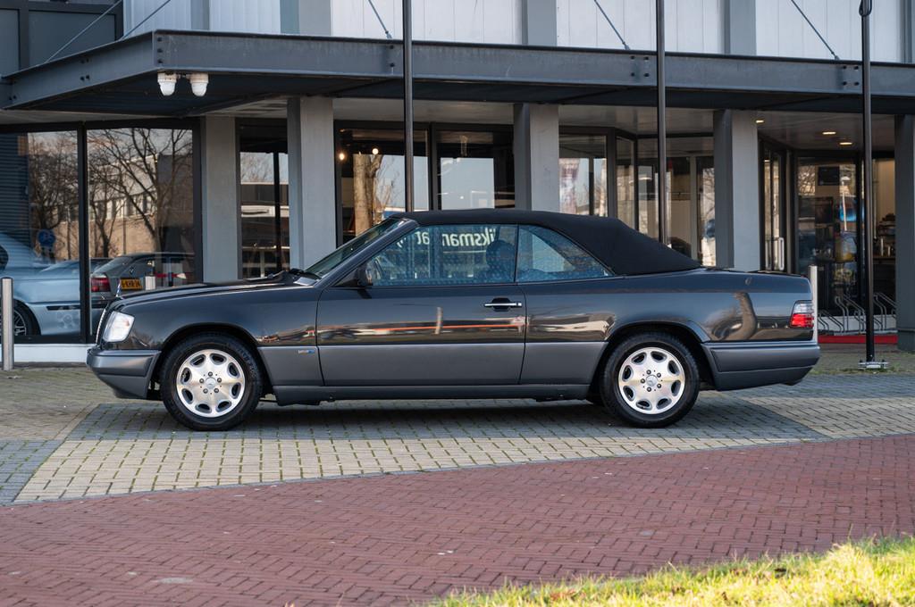 Mercedes-Benz E-Klasse E220 Cabriolet ( W124 ) (bj 1995), Auto's, 4 zetels, 2199 cc, Cabriolet, Zwart