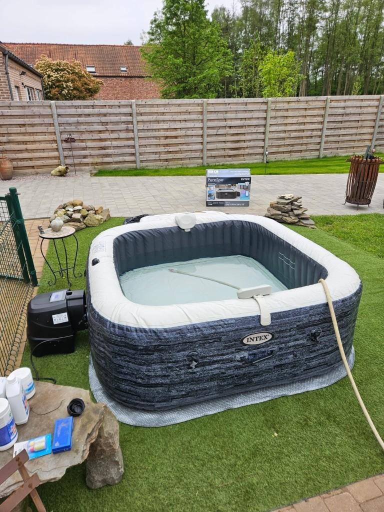 Jacuzzi opblaasbaar, Jardin & Terrasse, Enlèvement, Utilisé, Pompe, Gonflable