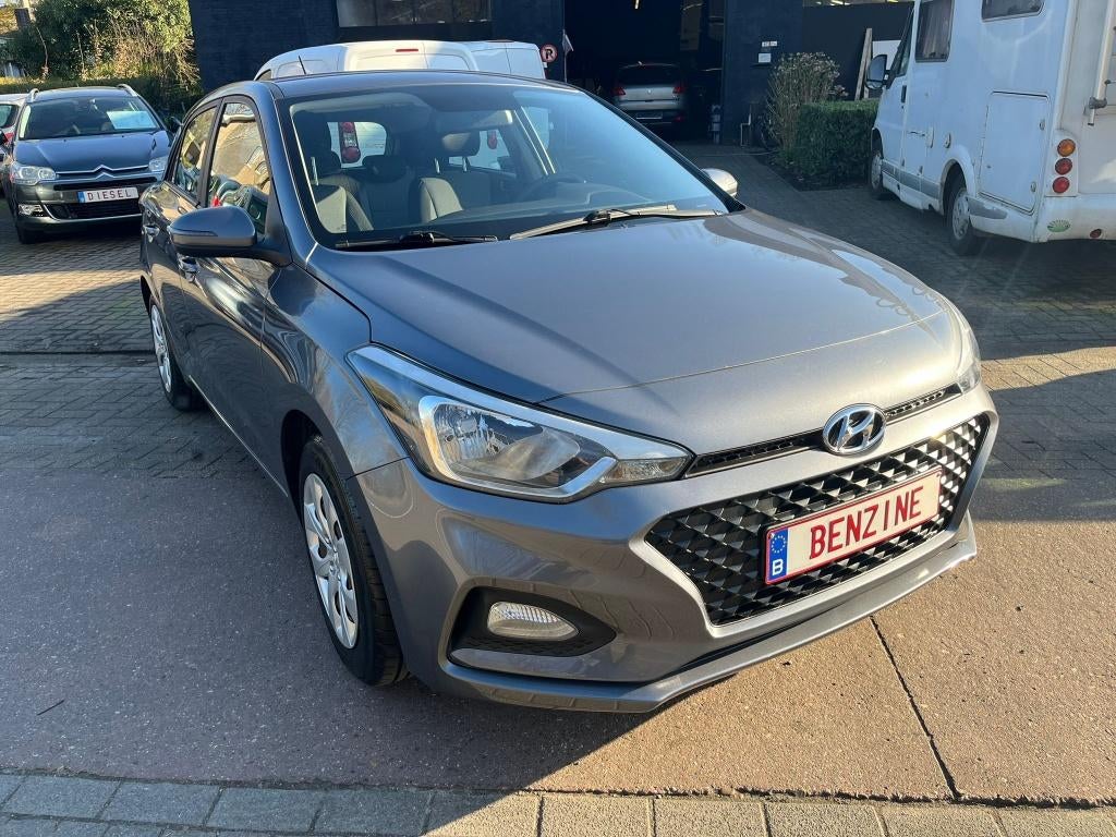 Hyundai i20 1.2i / 150.518 km / benzine, Autos, Hyundai, Argent ou Gris, Euro 6, Entreprise, Noir