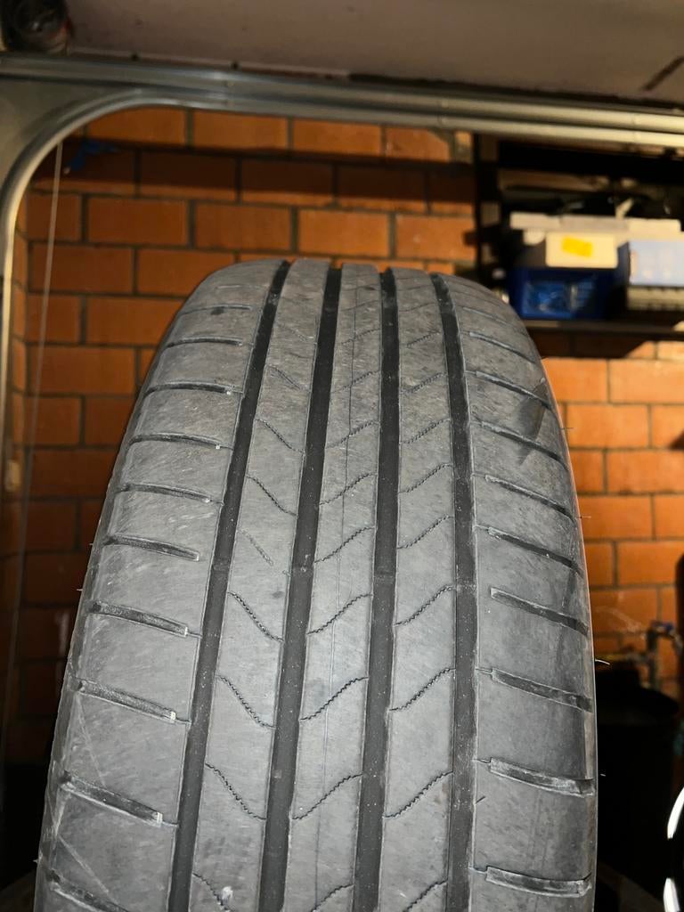 Bridgestone banden 215/45/20 in goede staat. 215 45 20, Auto-onderdelen, Ophalen, All Season, Band(en), Personenwagen