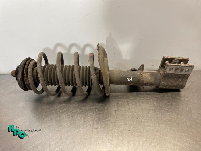 Barre amortisseur avant gauche d'un Peugeot 308 (308 08-), -, 3 mois de garantie, Utilisé, -