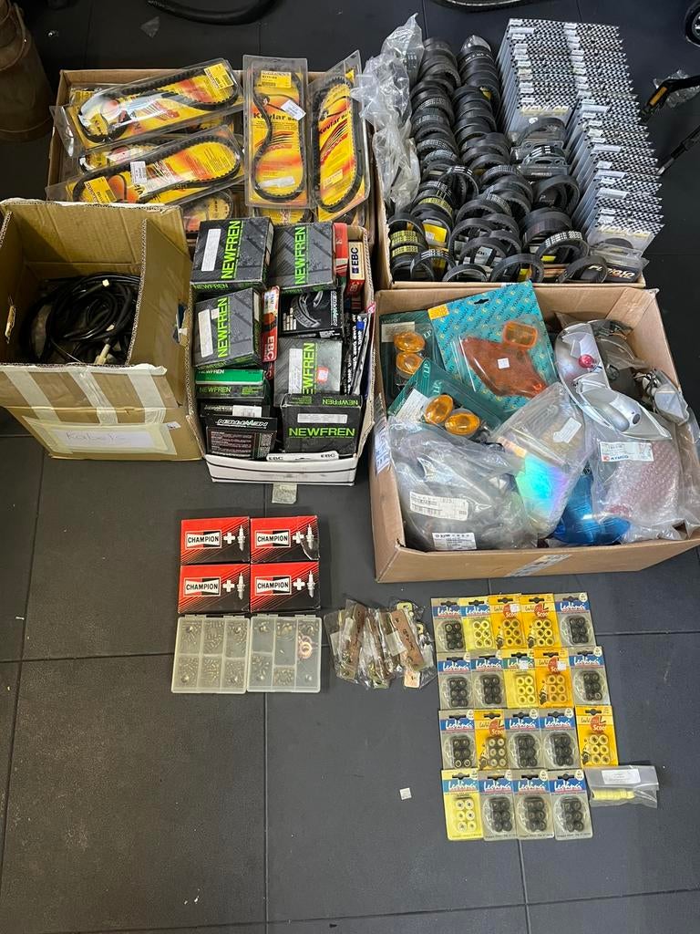 Grote partij NIEUWE scooteronderdelen (NOS), Fietsen en Brommers, Ophalen, Nieuw