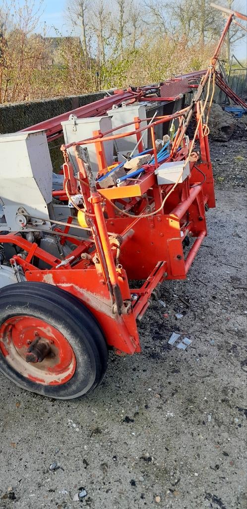 Bitten zaaimachine 6 rijen merk tank, Enlèvement