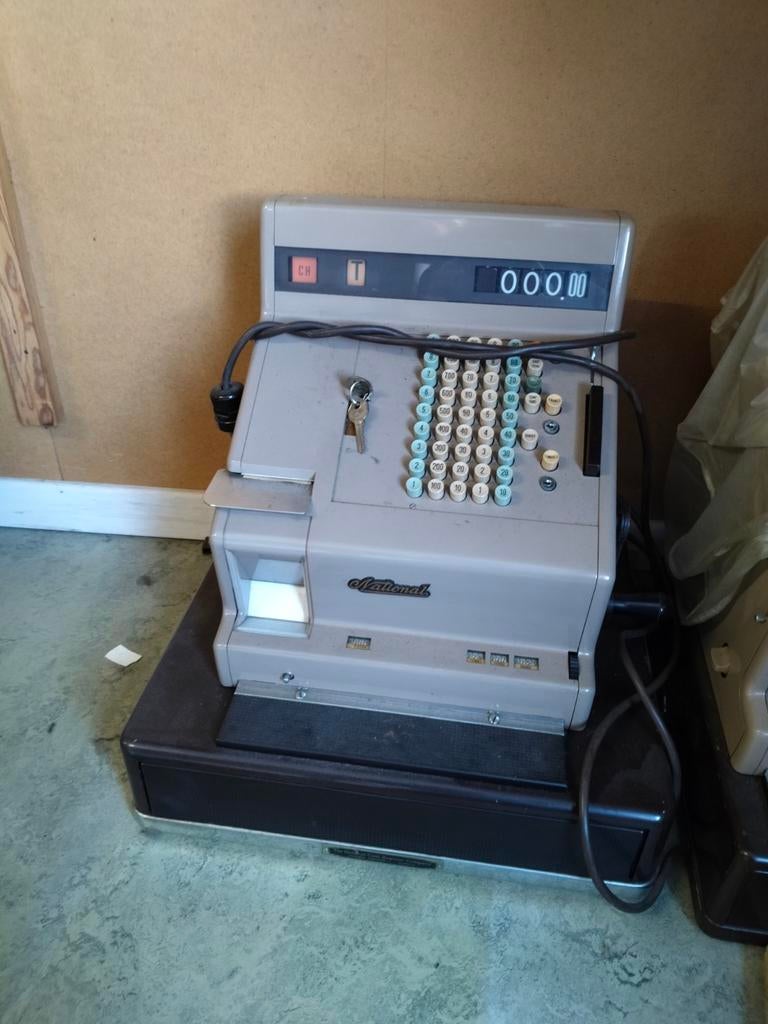 Caisse enregistreuse vintage - il n'en reste que 3, Articles professionnels, Aménagement de Bureau & Magasin | Caisses & Systèmes de paiement