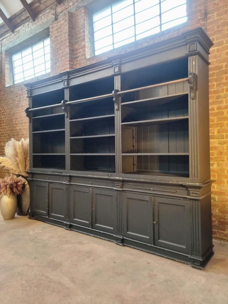 Massief houten boekenkast/bibliotheekkast art:76/26, Huis en Inrichting, Kasten | Boekenkasten, Ophalen, Gebruikt, Met deur(en)