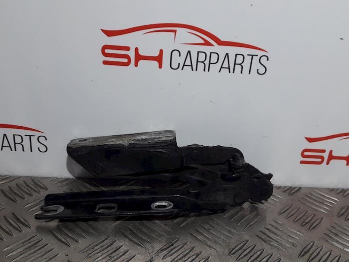 Charnière capot d'un Volkswagen Golf, Autos : Pièces & Accessoires, Volkswagen, -, 3 mois de garantie, Utilisé
