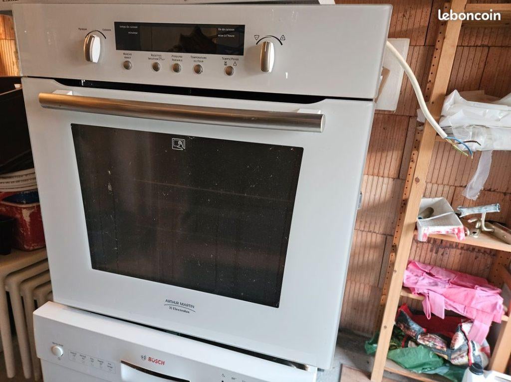 Four multifonction pyrolyse, encastré blanc, Electrolux, Electroménager, Enlèvement, Utilisé, Encastré, Four