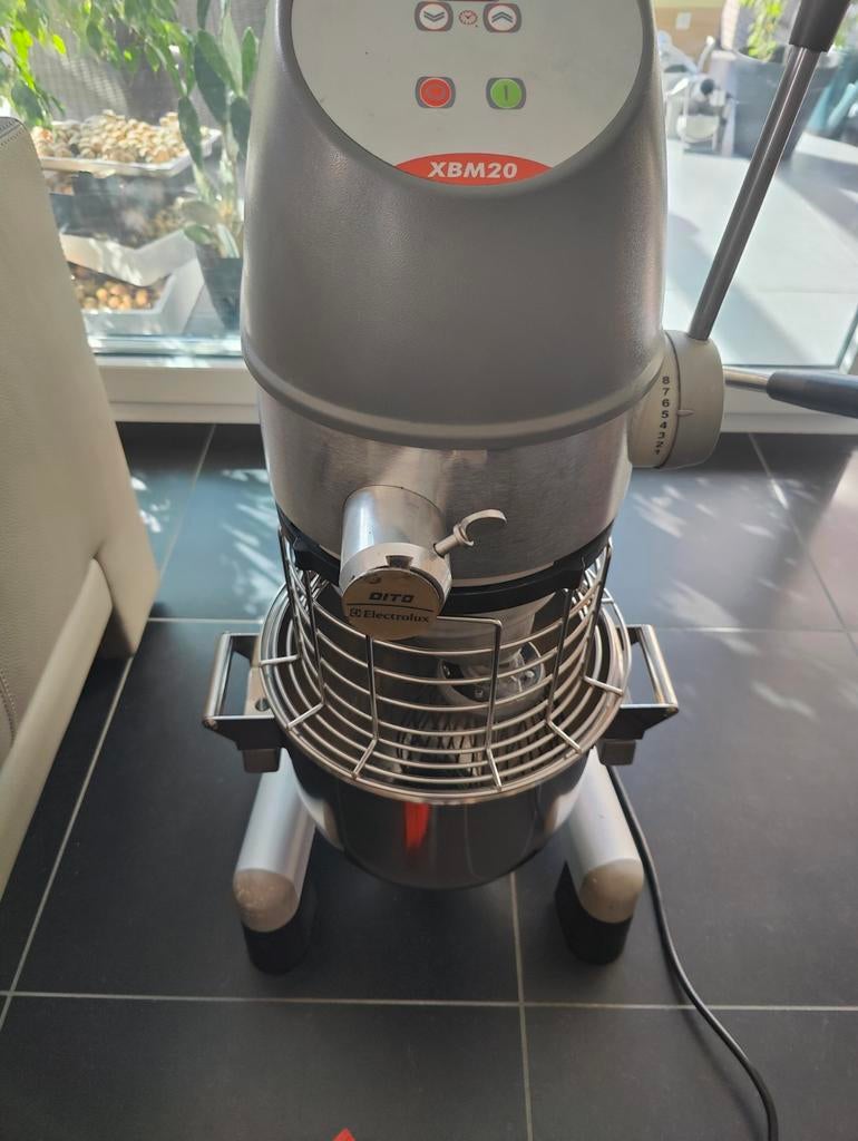 Klopper menger dito sama XBM20, Ophalen