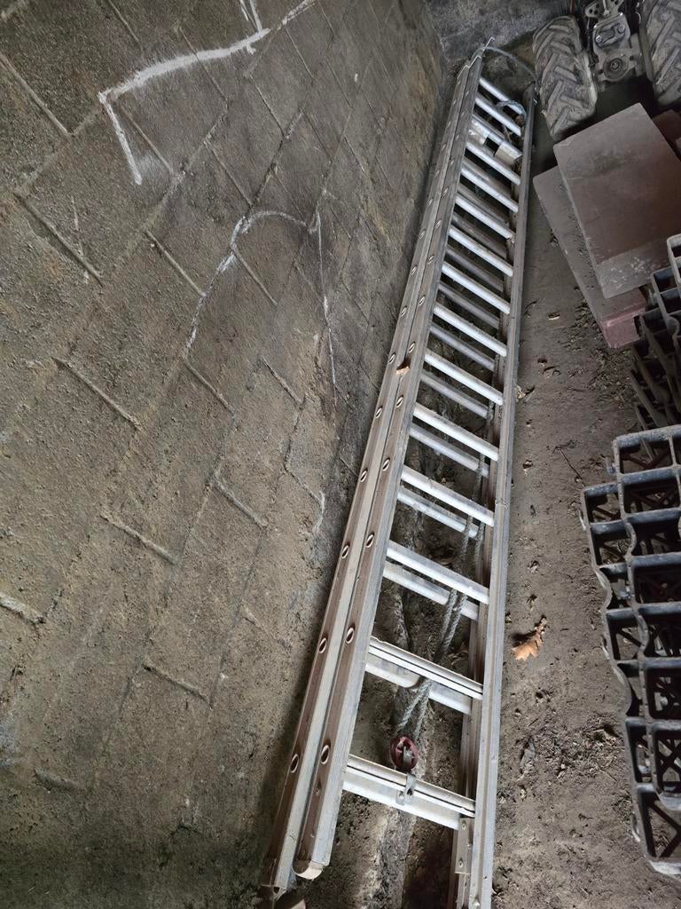 Supprimer l'échelle double Allu 2x 4m très lourde Tienen, Bricolage & Construction, Échelles & Escaliers, Enlèvement, Échelle