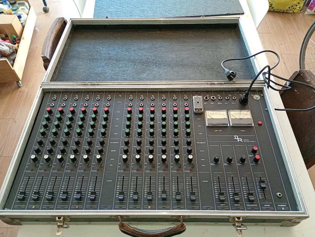 D en R vintage mengpaneel 12 sporen, met koffer, Muziek en Instrumenten, Ophalen, Zo goed als nieuw, 10 tot 20 kanalen