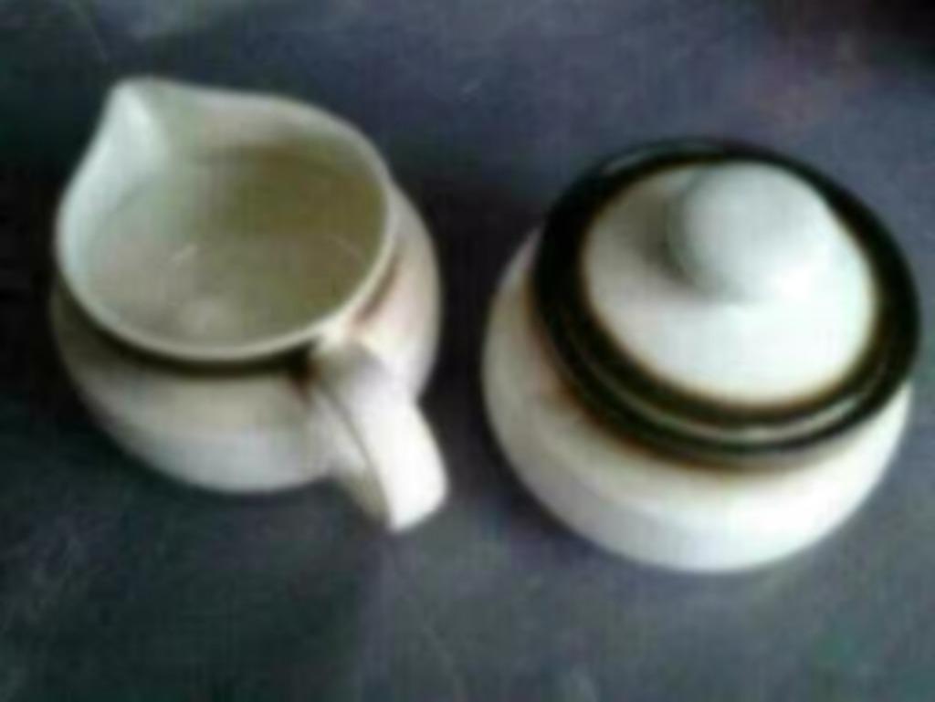 SUCRIER ET POT A LAIT "BOCH KERAMIS", Enlèvement, Comme neuf