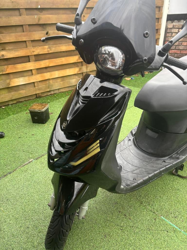 Piaggio zip 4takt, Fietsen en Brommers, Ophalen, Zip, Klasse B (45 km/u), Zo goed als nieuw