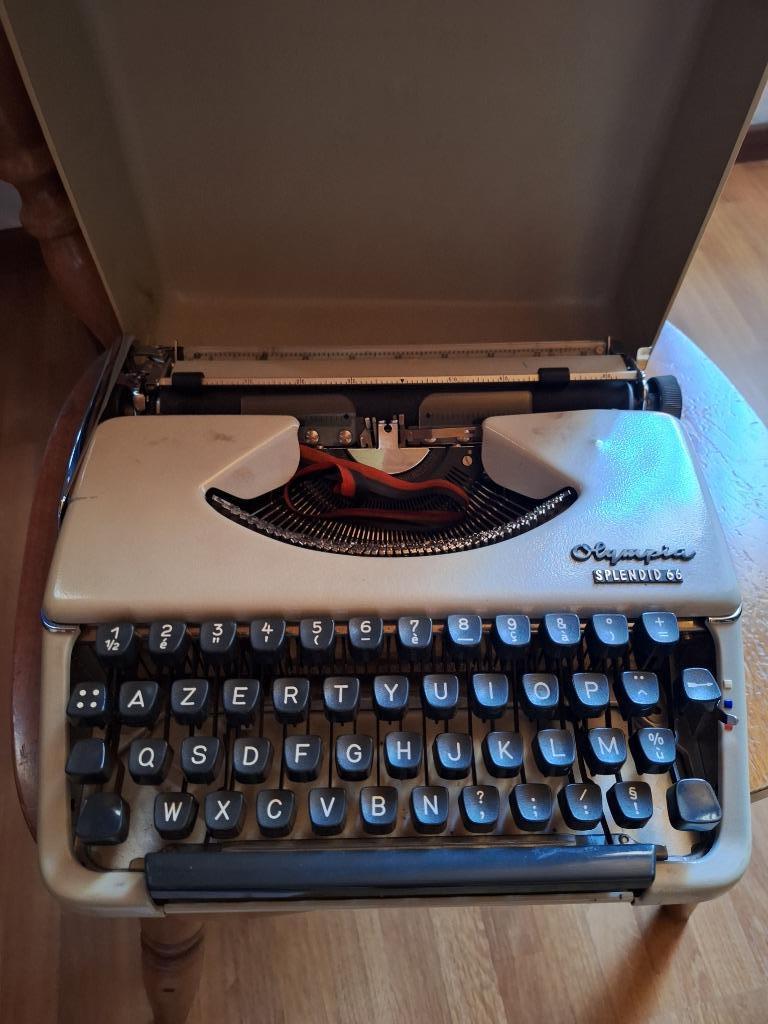 Draagbare schrijfmachine Olympia Splendid 66, Diversen, Typemachines, Ophalen, Gebruikt