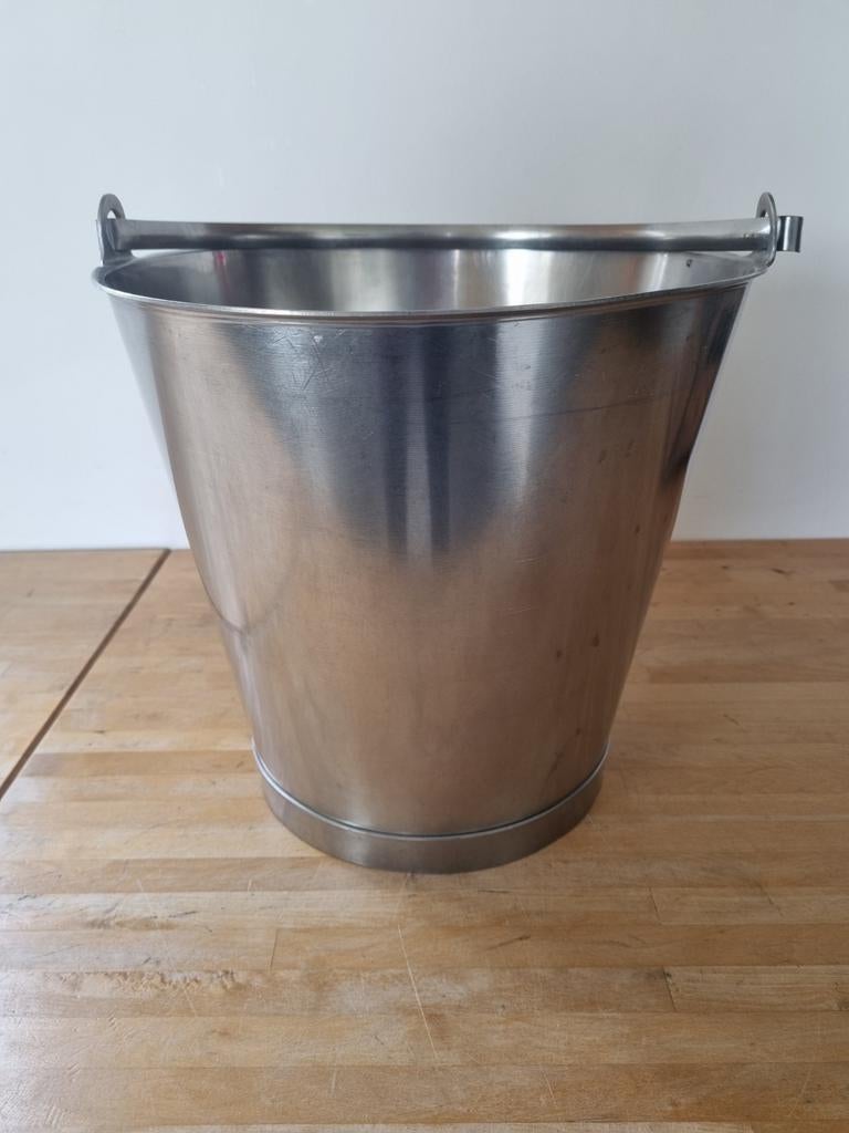 Seau en inox, Enlèvement