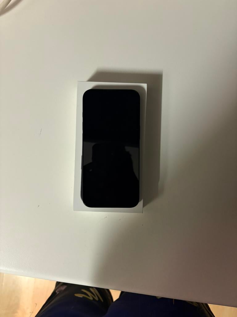 IPhone 16e 128gb Splinternieuw met garantie en verzekering!, Télécoms, Téléphonie mobile | Apple iPhone, Comme neuf, Enlèvement