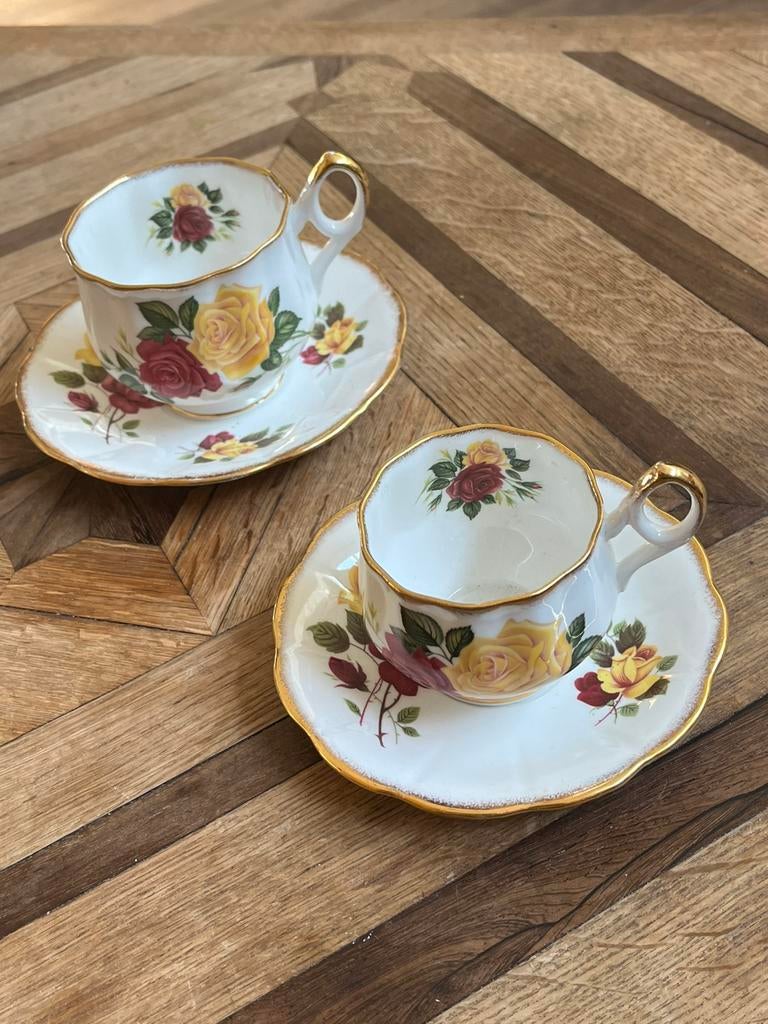 Deux tasses et soucoupes vintage en porcelaine, Enlèvement