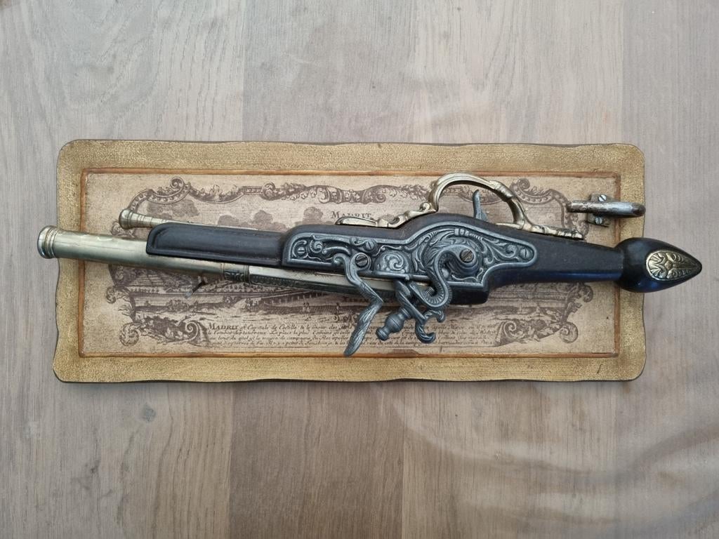 Pistolet espagnol décoration, Antiquités & Art, Enlèvement ou Envoi