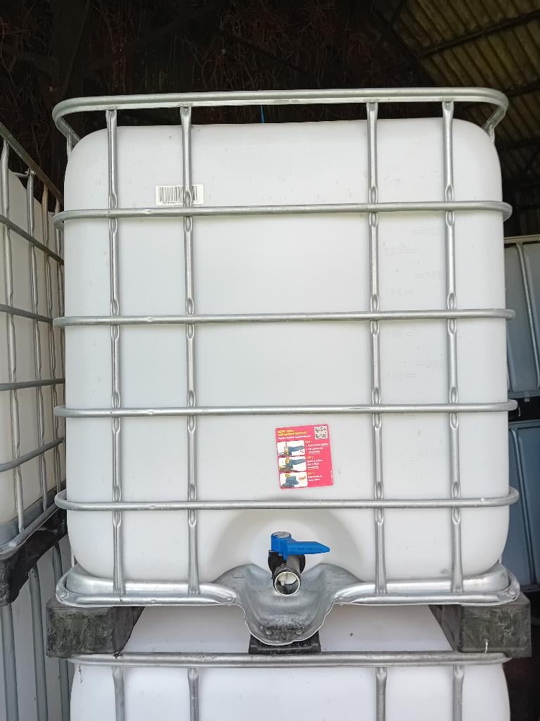 water vaten watervaten 1000 l plastiek pallets IBC tanks, Tuin en Terras, Regentonnen, 150 liter of meer, Ophalen, Zo goed als nieuw