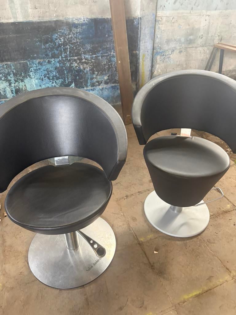 2 proffesionele kappersstoelen italiaans merk, Ophalen